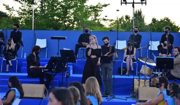 carmen lancho pone voz a graduacion uax 2021